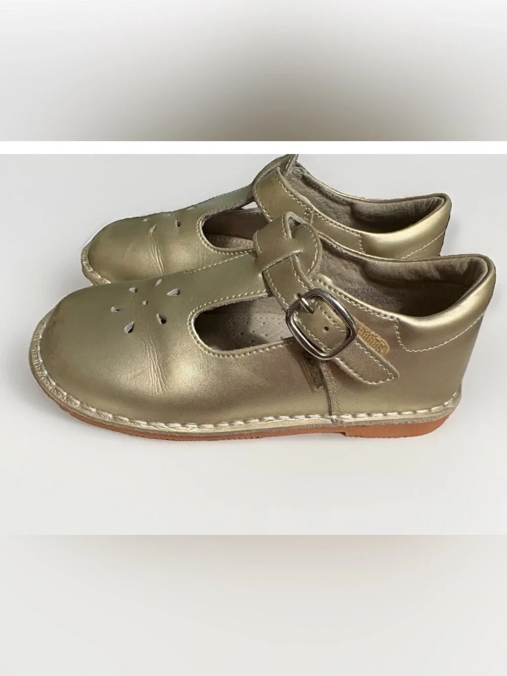 L’amour Marie gold Mary Jane. Little kid size 13.